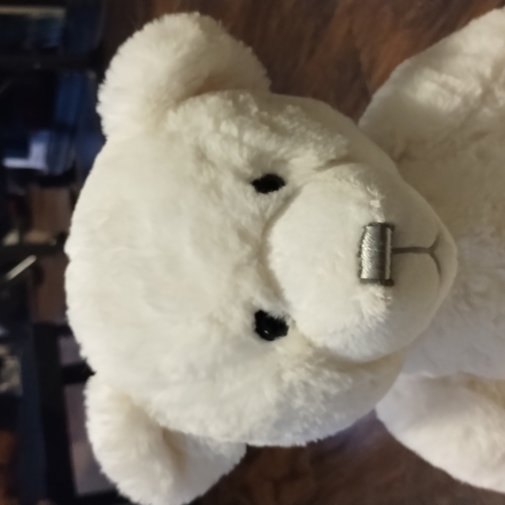 -Fao Schwarz white polar bear 14" Plush 2020 - Picture 17 of 17